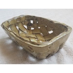 Ceramic basket weave dish
